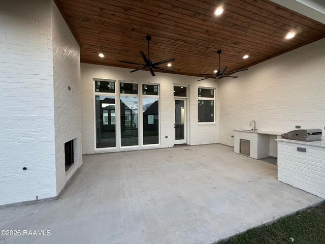 212 Sabal Grove Lane, Youngsville, LA 70592