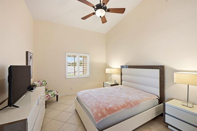 2340 Windjammer Way, West Palm Beach, FL 33411