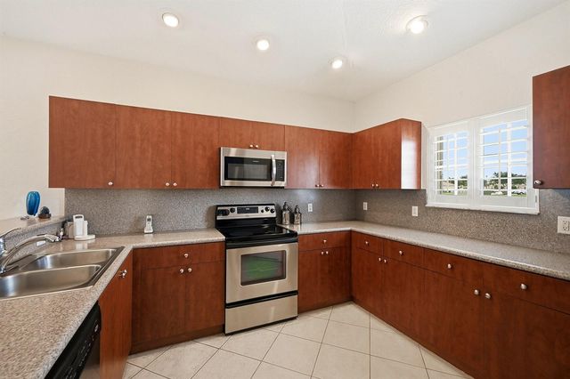 2340 Windjammer Way, West Palm Beach, FL 33411