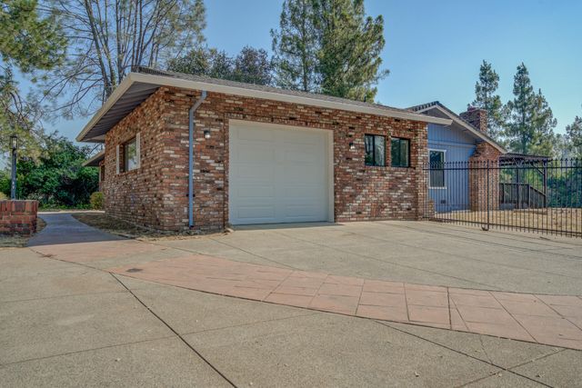 8947 Olney Park Drive, Redding, CA 96001