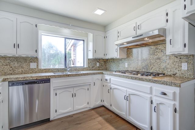 8947 Olney Park Drive, Redding, CA 96001