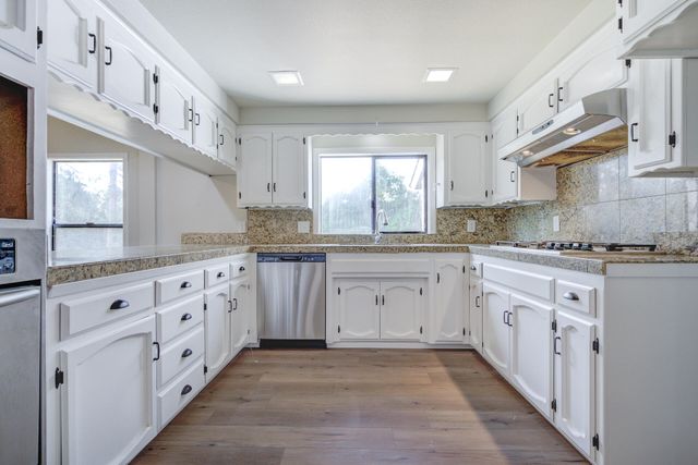 8947 Olney Park Drive, Redding, CA 96001