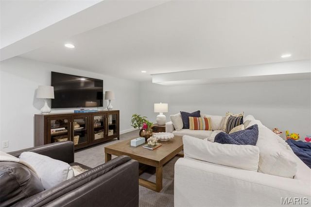 829 Renderer Drive, St Louis, MO 63122