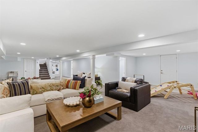 829 Renderer Drive, St Louis, MO 63122