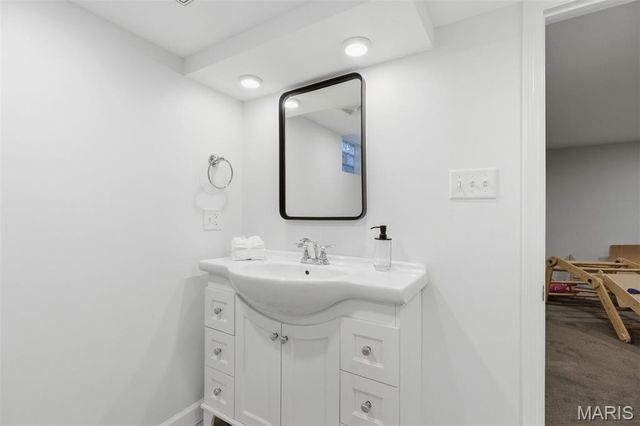 829 Renderer Drive, St Louis, MO 63122