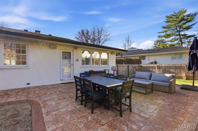 829 Renderer Drive, St Louis, MO 63122