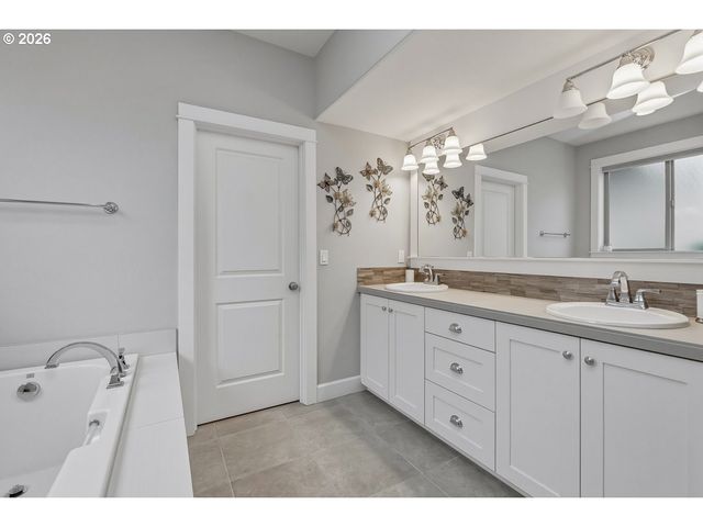 6541 Se KETCHUM St, Milwaukie, OR 97267