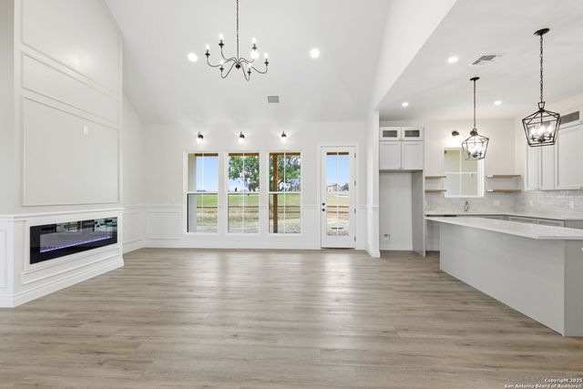 348 Valley Oak, Bandera, TX 78003