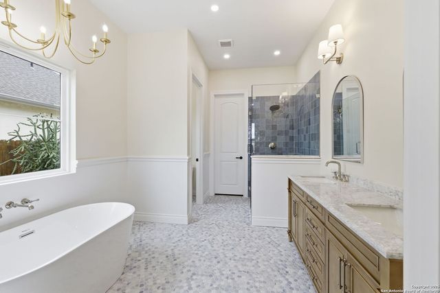 348 Valley Oak, Bandera, TX 78003