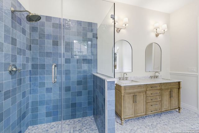 348 Valley Oak, Bandera, TX 78003