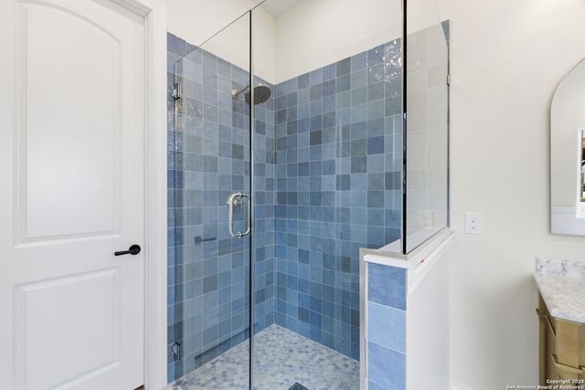 348 Valley Oak, Bandera, TX 78003