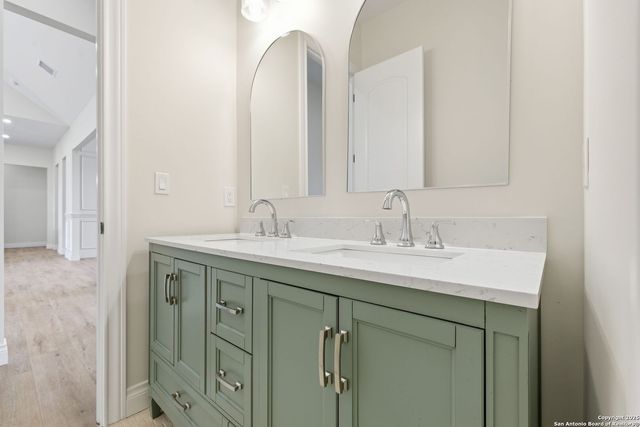 348 Valley Oak, Bandera, TX 78003