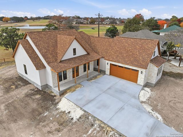 348 Valley Oak, Bandera, TX 78003