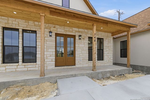 348 Valley Oak, Bandera, TX 78003