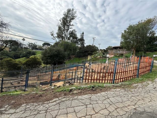 7365 Webb Rd, Chatsworth, CA 91311