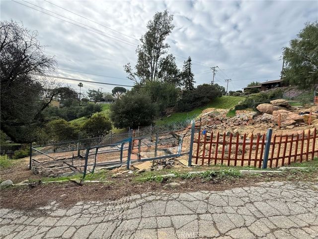 7365 Webb Rd, Chatsworth, CA 91311
