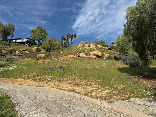 7365 Webb Rd, Chatsworth, CA 91311