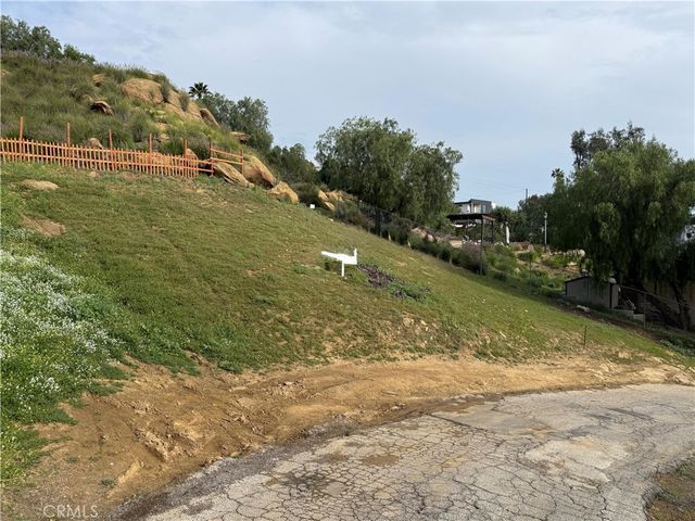 7365 Webb Rd, Chatsworth, CA 91311