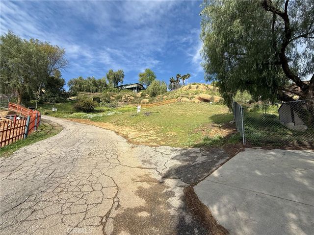 7365 Webb Rd, Chatsworth, CA 91311