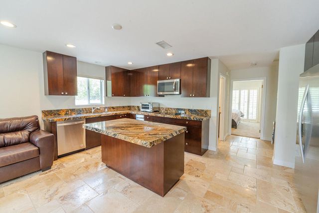 39626 Sweetwater Drive, Palm Desert, CA 92211