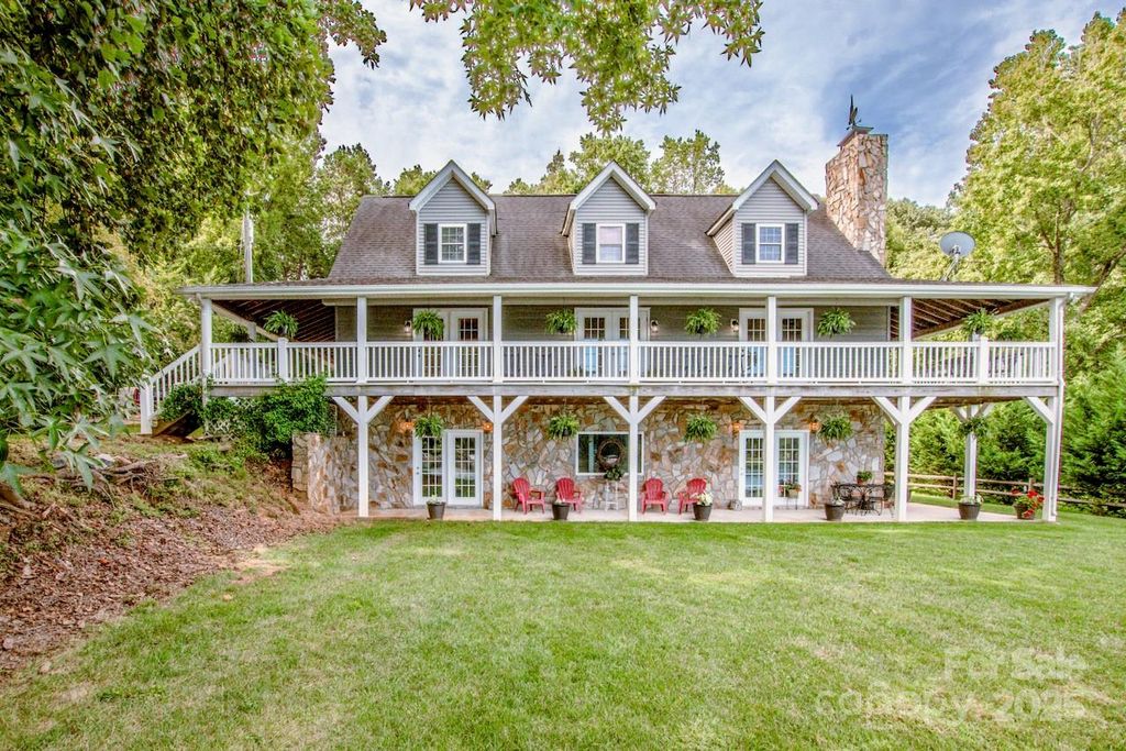 118 Dunsmere Lane, Mooresville, NC 28117