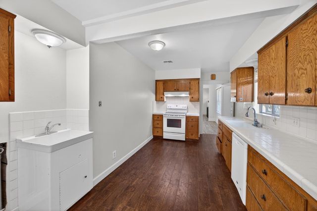 3804 E Kerckhoff Avenue, Fresno, CA 93702