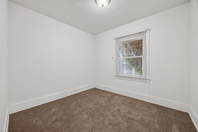 3804 E Kerckhoff Avenue, Fresno, CA 93702