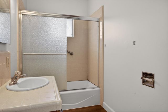 3804 E Kerckhoff Avenue, Fresno, CA 93702