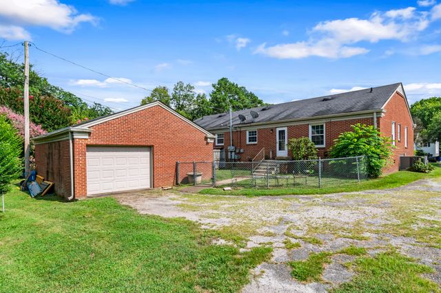 1102 Hiwassee Dr, Columbia, TN 38401