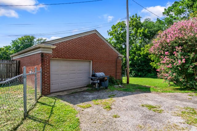 1102 Hiwassee Dr, Columbia, TN 38401