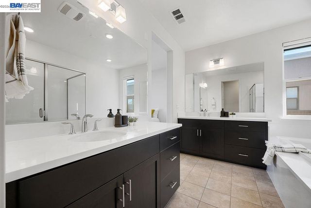 2729 5Th St, Alameda, CA 94501