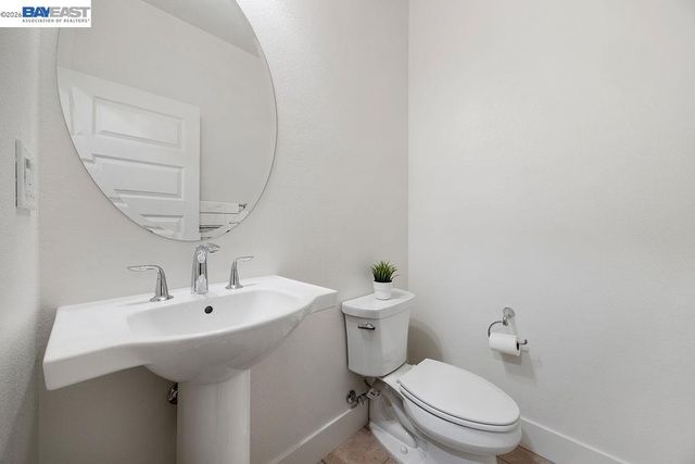 2729 5Th St, Alameda, CA 94501
