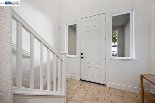 2729 5Th St, Alameda, CA 94501