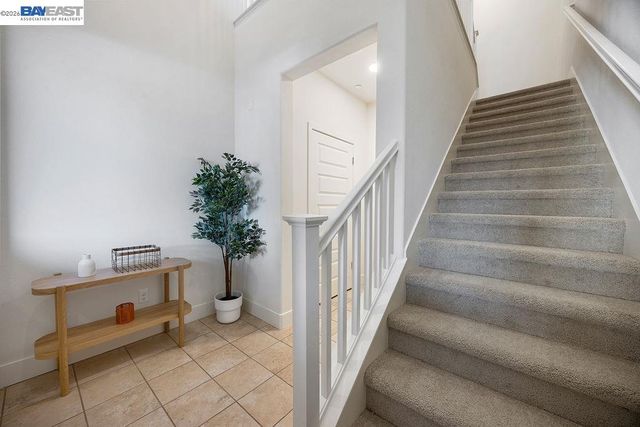 2729 5Th St, Alameda, CA 94501
