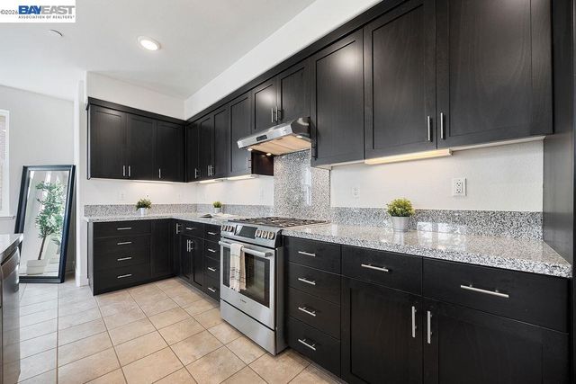 2729 5Th St, Alameda, CA 94501