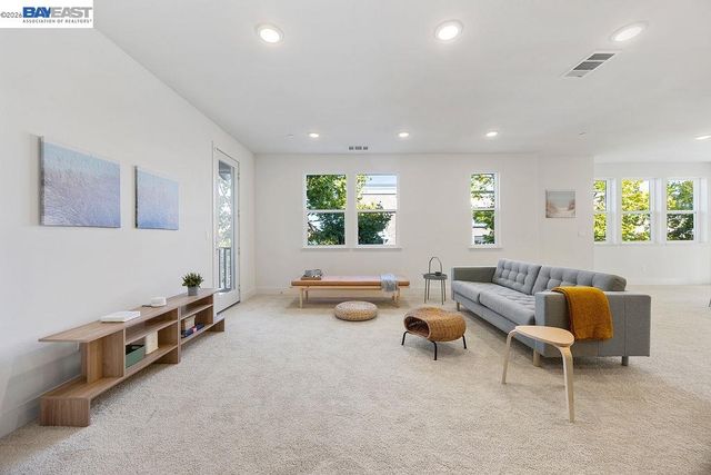 2729 5Th St, Alameda, CA 94501