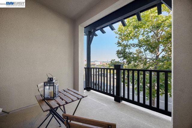 2729 5Th St, Alameda, CA 94501