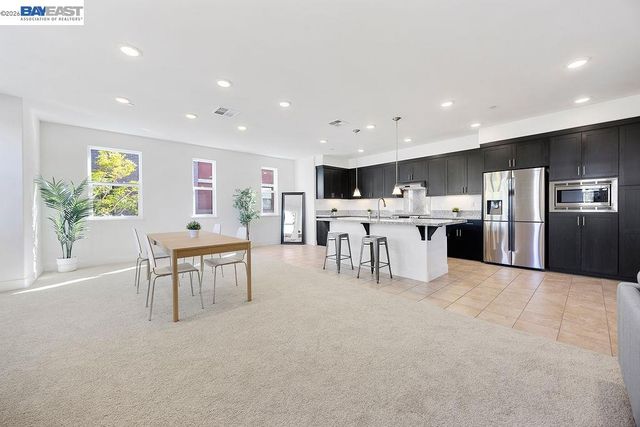 2729 5Th St, Alameda, CA 94501