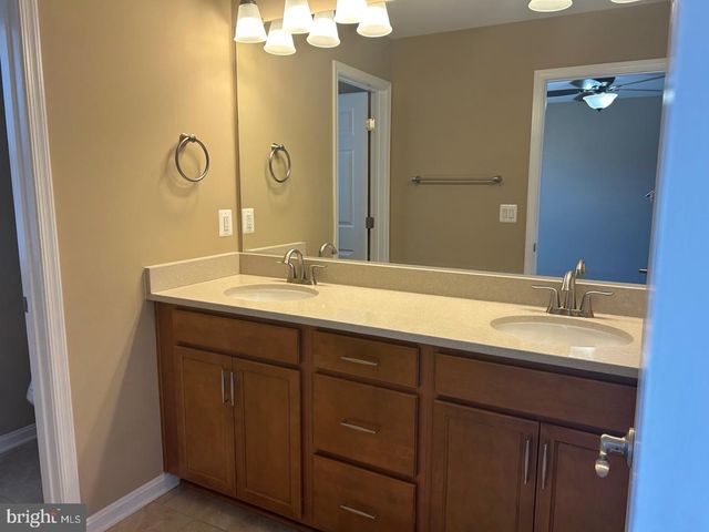 7868 CRESCENT PARK DR, Gainesville, VA 20155