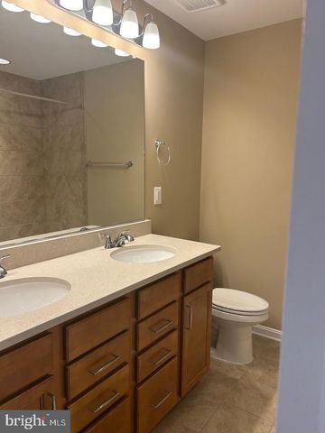 7868 CRESCENT PARK DR, Gainesville, VA 20155