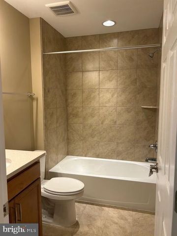 7868 CRESCENT PARK DR, Gainesville, VA 20155