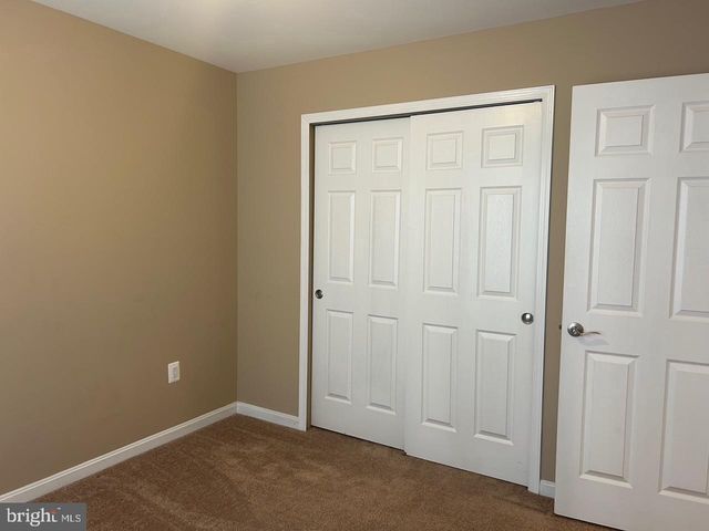 7868 CRESCENT PARK DR, Gainesville, VA 20155