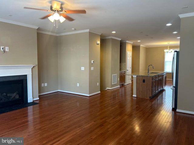 7868 CRESCENT PARK DR, Gainesville, VA 20155