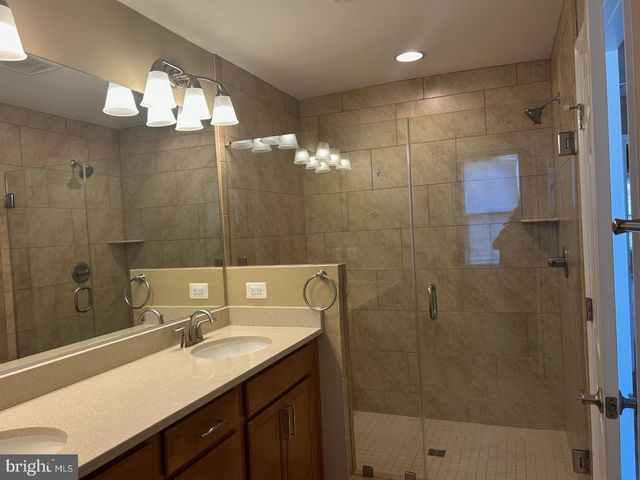 7868 CRESCENT PARK DR, Gainesville, VA 20155