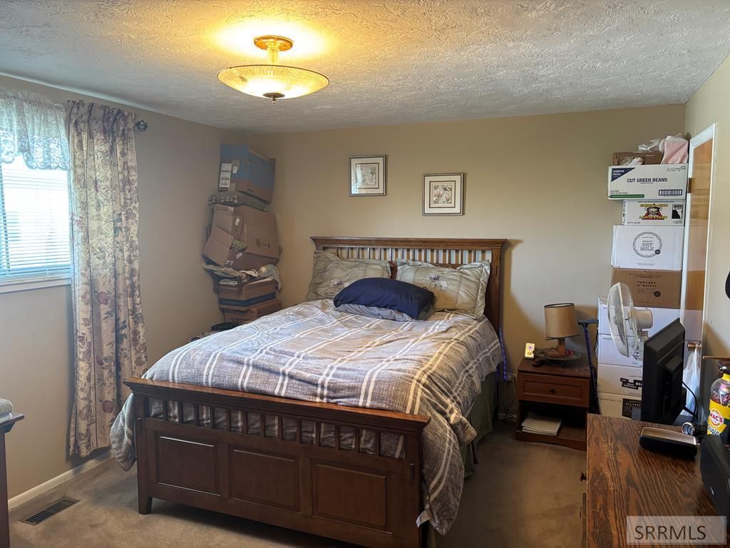 Image 14 of property listing at 194 N 3600 E, Rigby, ID 83442