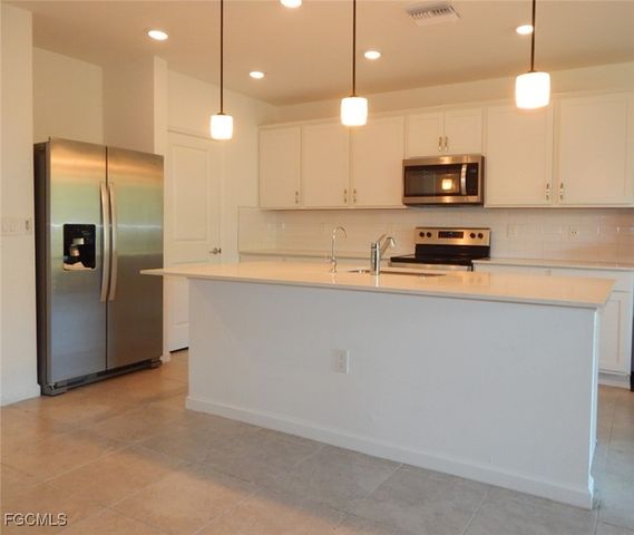 1437 Weeping Willow CT, Cape Coral, FL 33909