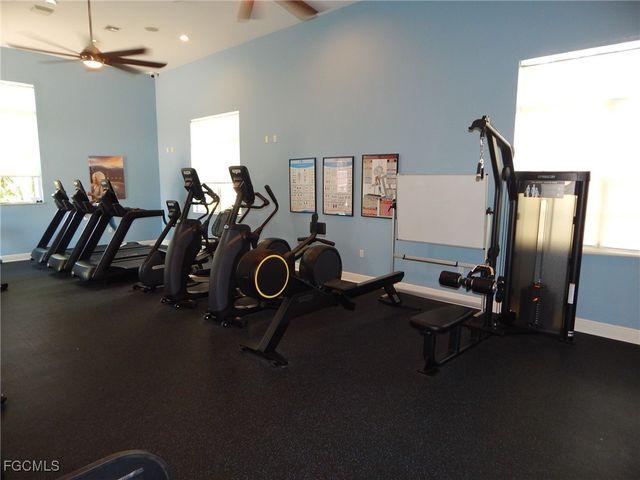 1437 Weeping Willow CT, Cape Coral, FL 33909