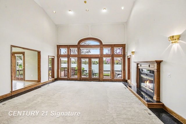 1944 E Lake Circle Drive, Saginaw, MI 48609