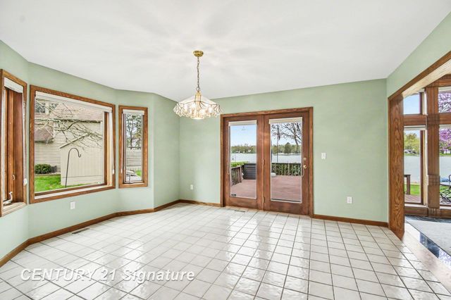 1944 E Lake Circle Drive, Saginaw, MI 48609