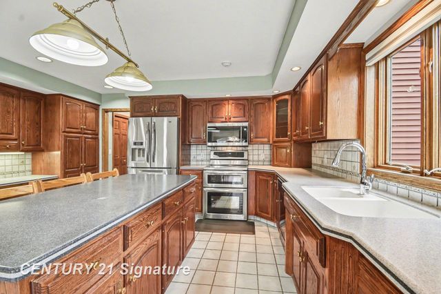 1944 E Lake Circle Drive, Saginaw, MI 48609